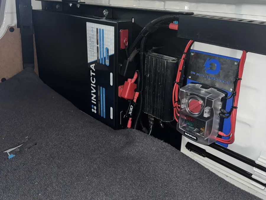 79 Series Behind Rear Seat Dual Battery System