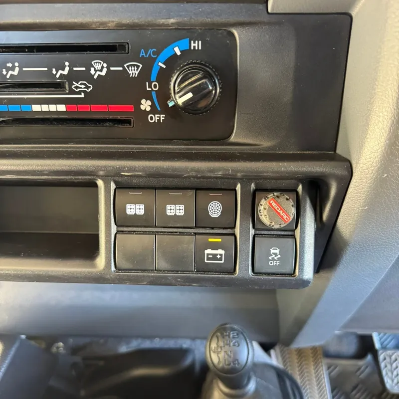 LandCruiser A/C controls